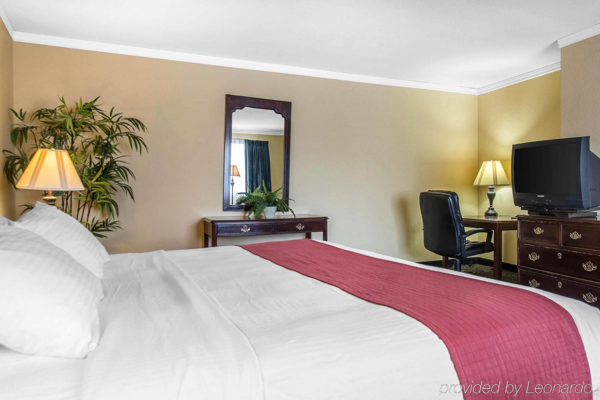 Travelodge By Wyndham Stratton Exterior photo